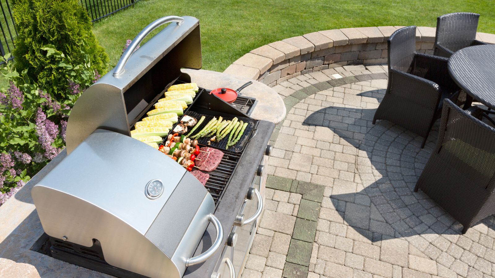 Outdoor Kitchen Renovations: Extending Your Living Space with Smart Design and Functionality